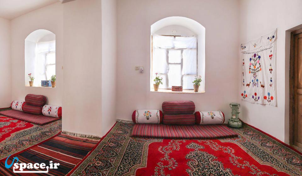 نمای داخل اتاق اقامتگاه بوم گردی سرای حاجی احمد افین-زیرکوه